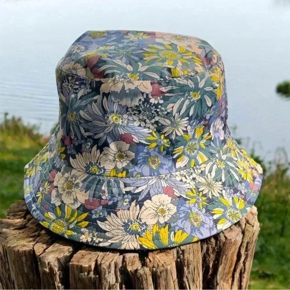 Boutique Handcrafted OSFM Multi-Colored Flirty Floral Zinnias Bucket Hat Beach - Picture 1 of 7